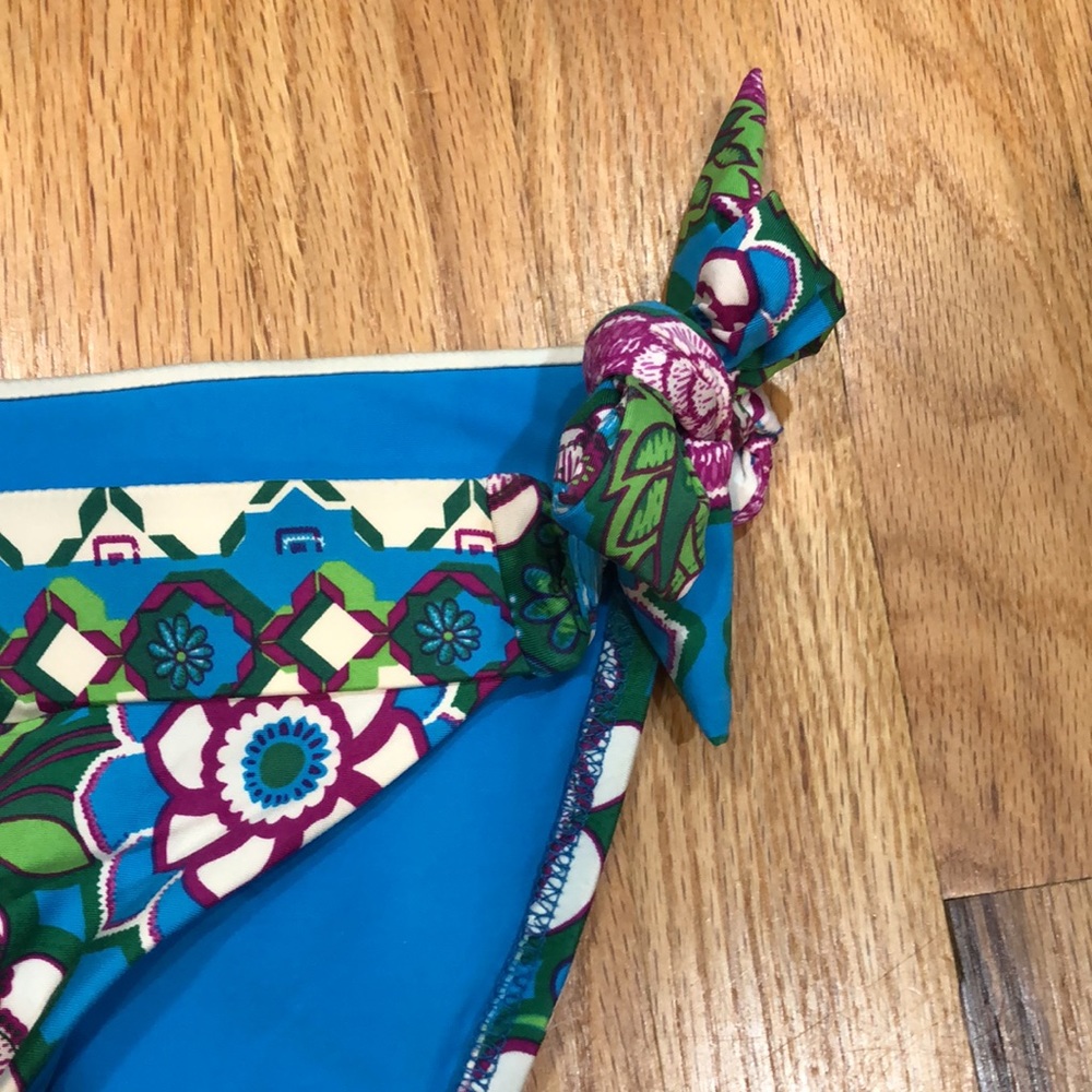 Becca flower bikini top and bottom - Picture 3 of 12